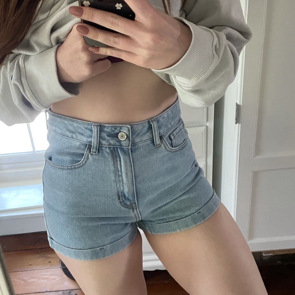Light wash Mom Short